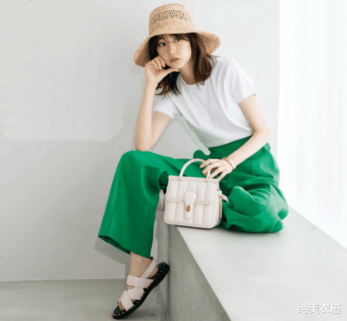 绝美衣搭|不懂风格，为什么敢穿“T恤”？3种时髦风格解析，我最喜欢第一种