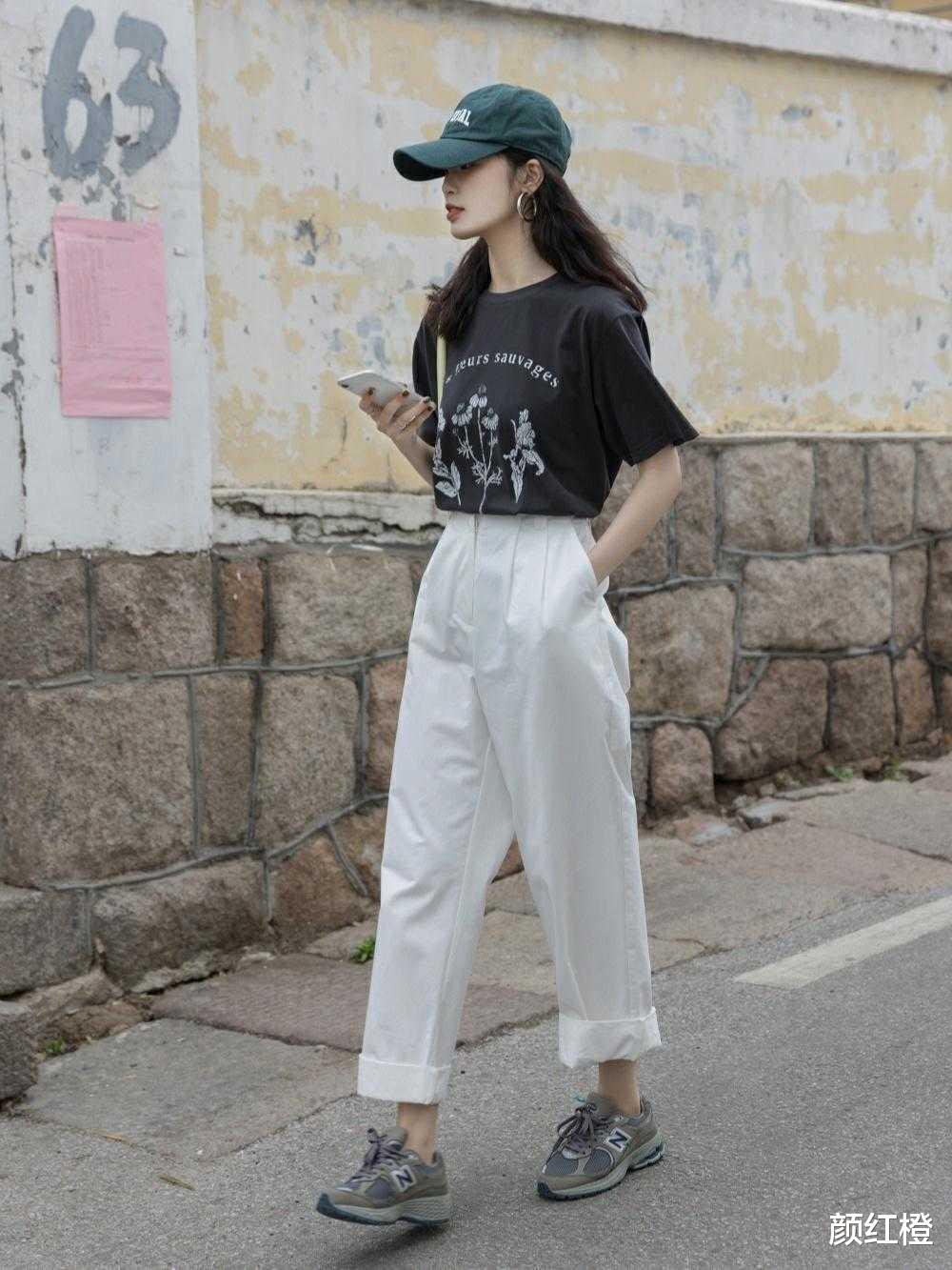 颜红橙|早秋“T恤”的高级穿搭是这样的，日常百搭还高级，让你气质翻倍