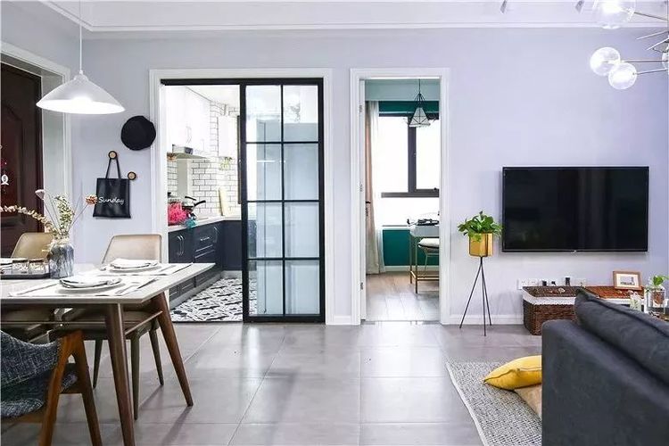 客厅连着餐厅,如何去分割空间呢?