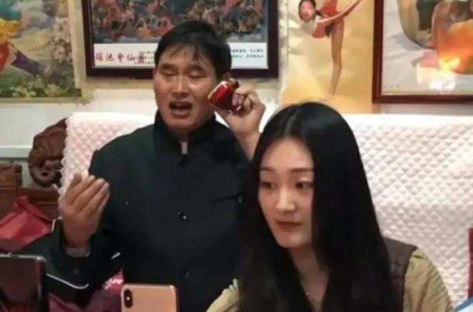 陈亚男|撕破脸了？陈亚男抱怨大衣哥目睹自己受辱，却无动于衷不帮她澄清