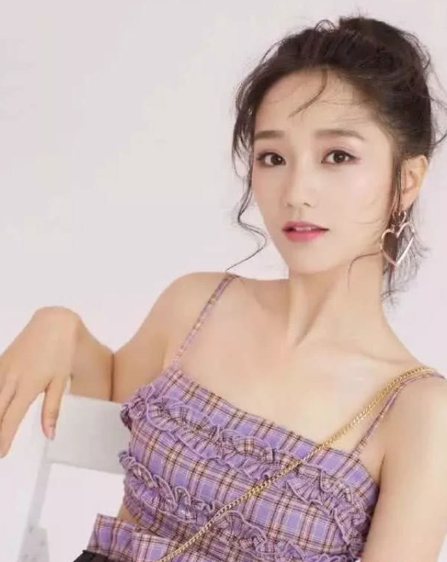 白梦妍|27岁白鹿路人照流出，颜值清新身材有料，这位女神真的好美丽