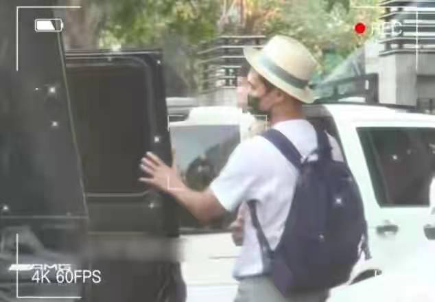 袁弘|袁弘儿子罕见露正脸！穿休闲装被爸爸抱怀里超乖巧，张歆艺太会嫁