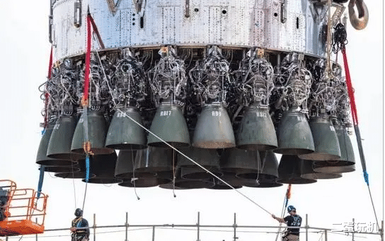 伊隆·马斯克 为了去火星，马斯克不惜切代价，给星舰安装了29台火箭发动机