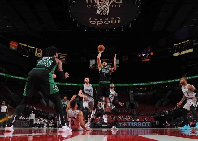 金靴|爆砍25分的“甜瓜”不甜?底薪的卡梅隆安东尼还要做到什么程度?