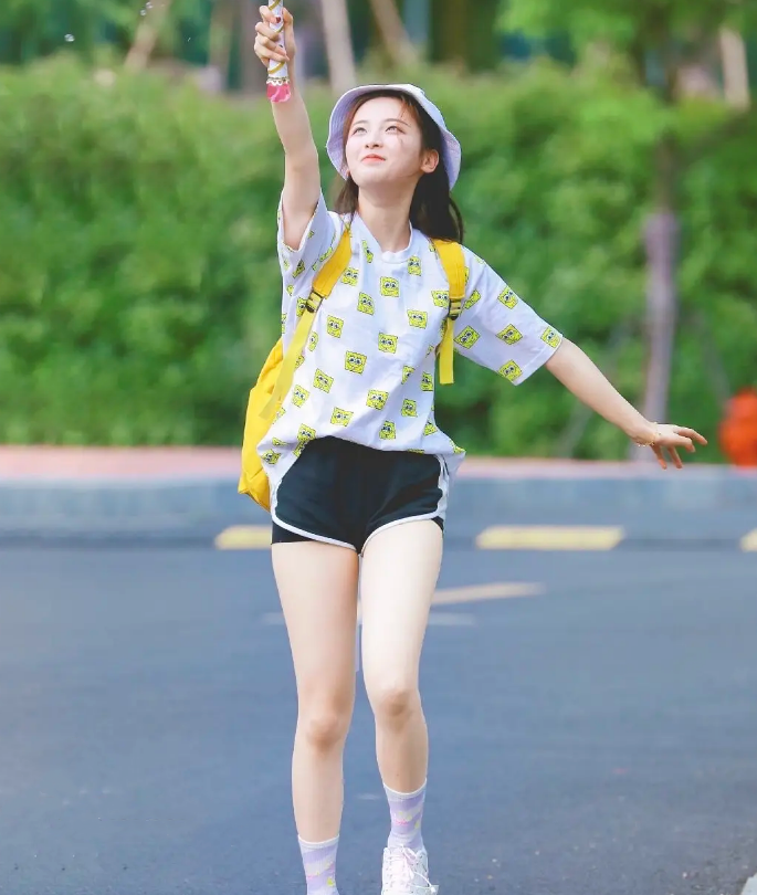 古力娜扎|21位女星出圈“神图”：程潇跳舞不算啥，她抬眸瞬间惊艳了时光