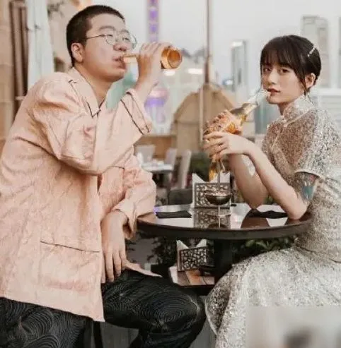 读书会撩 丑男也婚变了？