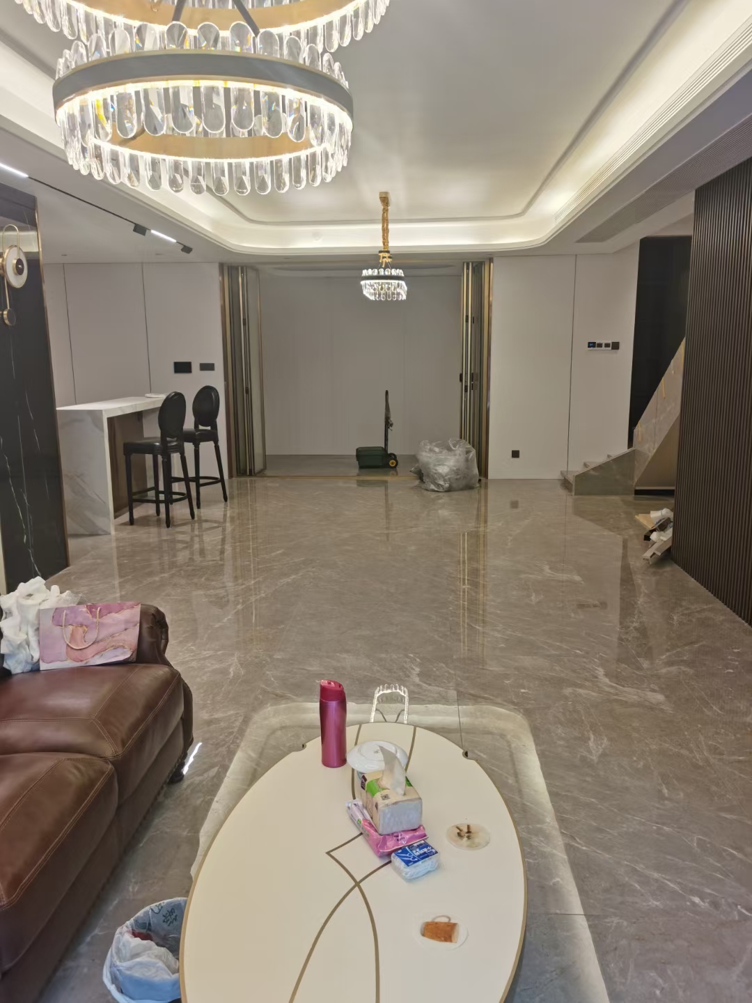 成都麓湖生态城装修快完工了,硬装效果还不错,这花园好舒服