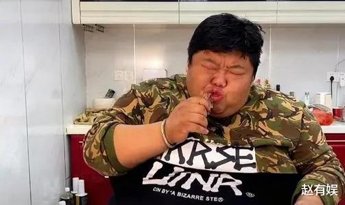 饮食|510斤的吃播还在吃，父母也都支持：能吃又能赚钱，多好的事
