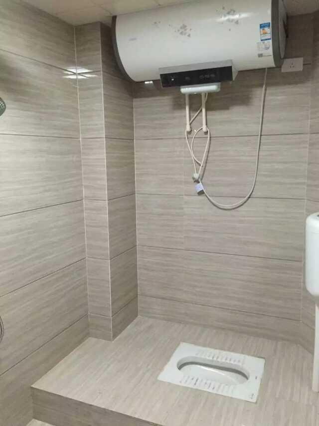 越来越多人不再将热水器挂墙上，现在流行这么装，美观实用不占地