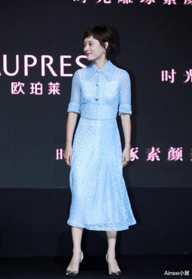 穿衣搭配|孙俪的优雅不是装出来的，裸色上衣配半裙，在邓超身边也挺独立