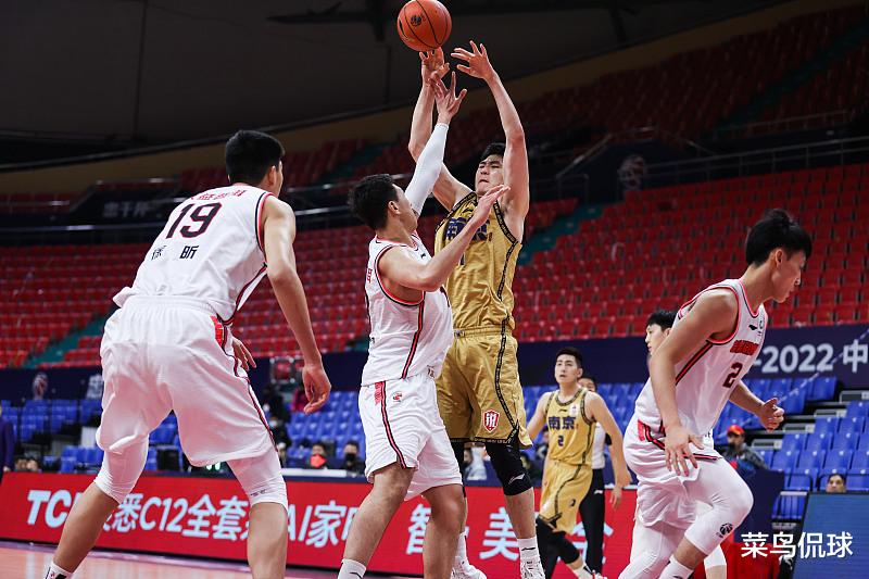 杜锋|杜锋派出4新星组成高个阵容，2米后卫正式上线，3大5号位高塔同时登场