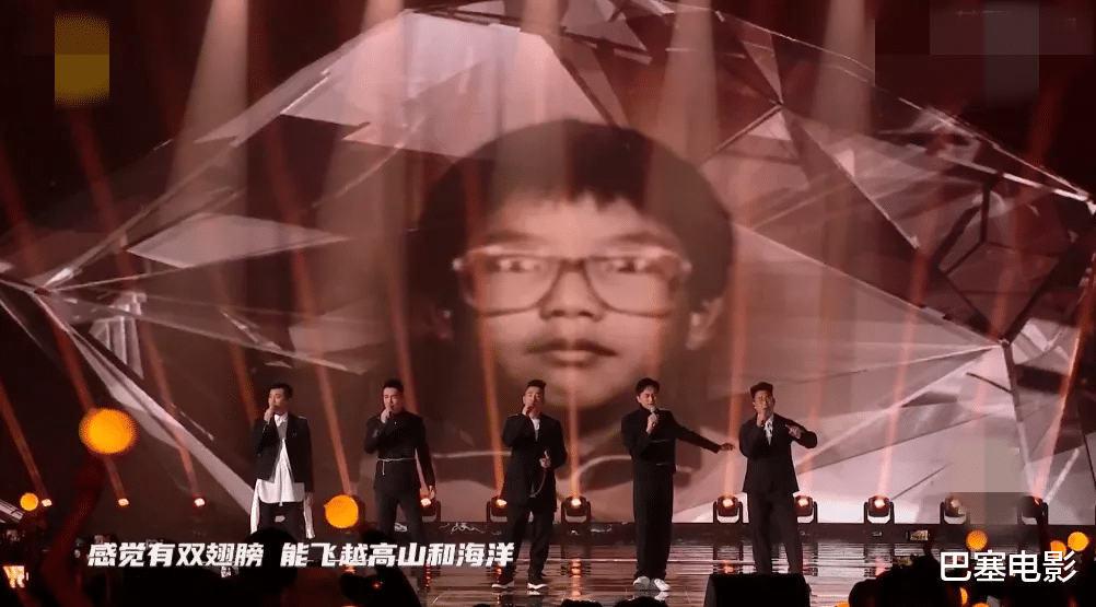 芒果台|芒果购物晚会一团糟，哥哥姐姐油腻大比拼，乱跳乱唱好尴尬