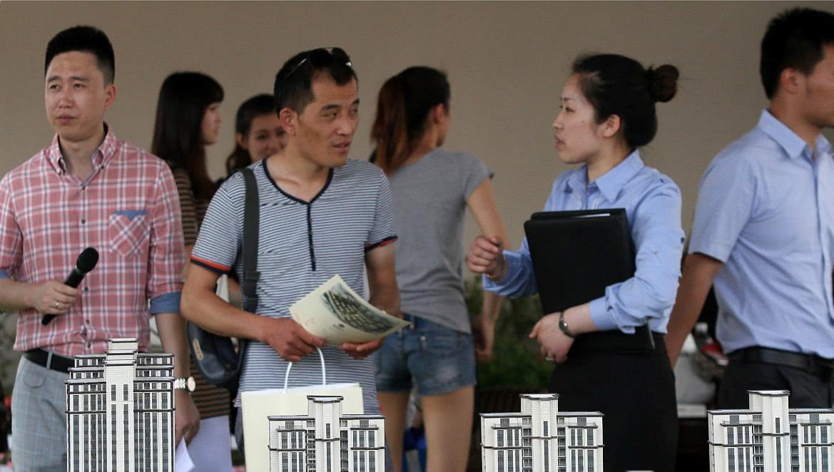 长脖子爸比说|还没结婚的不用愁了，国家出手限制彩礼上限，不合理的还要退还