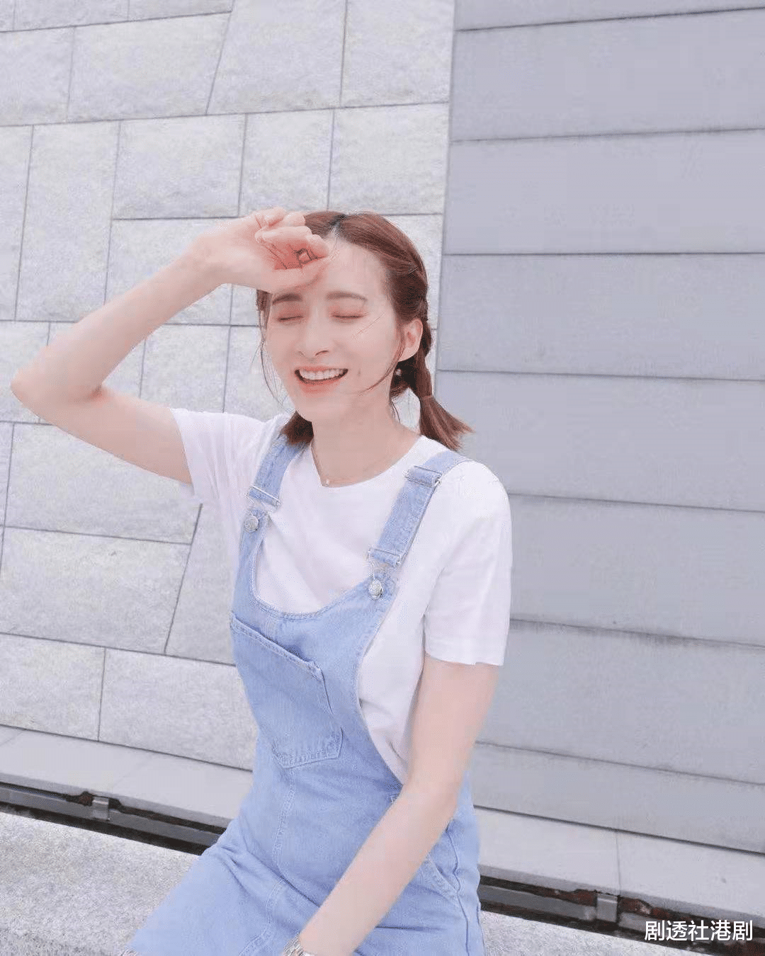 沈卓盈|“少妇联盟”成员为儿子举办百日宴，晒儿子正面照获网赞：超可爱