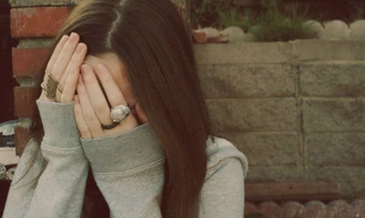 横店|流浪女第五次怀孕，被男友抛弃无钱打胎：她的悲剧依然在上演