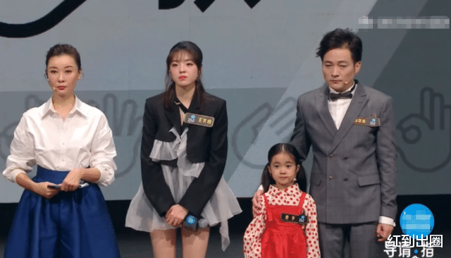 张艺兴|华谊总裁王中磊带女儿现身！23岁王文也素颜亮相，一双筷子腿抢镜