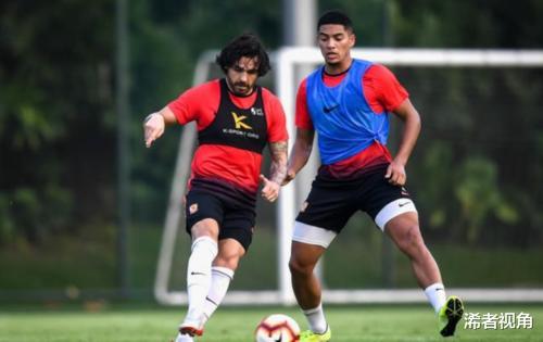 國足|上午11點(diǎn)！李鐵傳來壞消息：國足最大隱患浮現(xiàn)，進(jìn)世界杯懸了