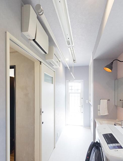 邻居家装修标新立异,晾衣架装在客厅,有客人来居然能隐形看不见