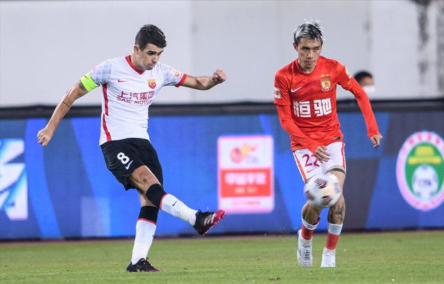 上海海港|莱科临场混乱奥斯卡错失良机 上海海港0-0闷平广州 争冠再无悬念