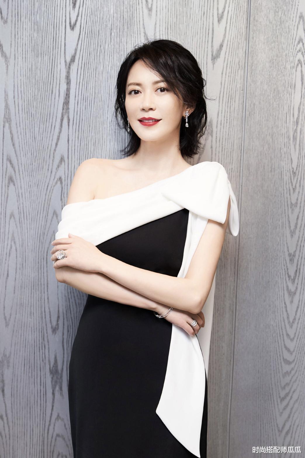 烫发 女人过了45岁,“烫发”要谨记这3要3不要,时尚减龄不显老