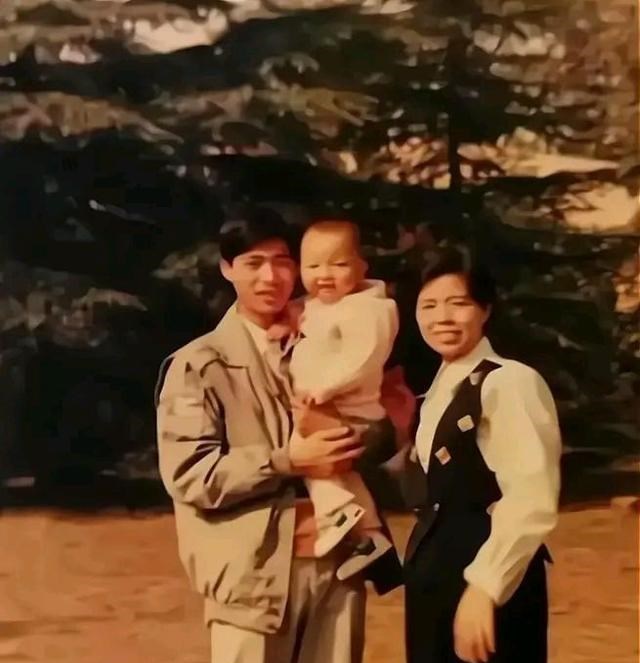 李小冉|许妈有多爱姚策？姚策童年照片泄露了大海星辰般母爱