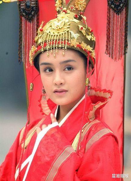 富大龙|影帝富大龙老婆，曾被称为“小刘晓庆”，退圈后在军艺读研任教！