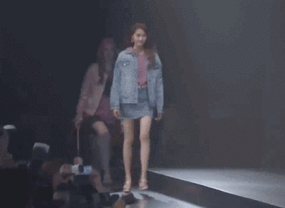 电视剧|关晓彤路透图遭嘲讽，面露老态体型壮硕，小演员发声怒斥“喷子”