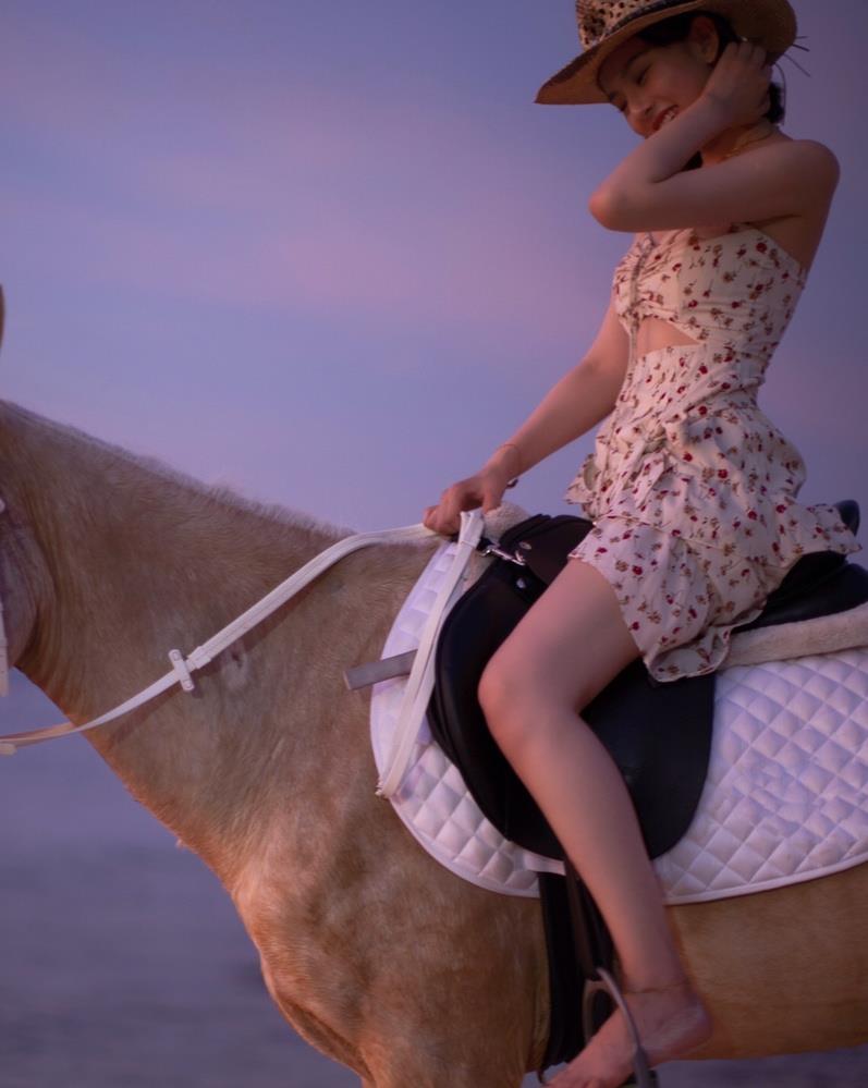 时尚专用小马甲|宋祖儿晒美照引争议，网友：边营销身材，边要求对女星别太苛刻？