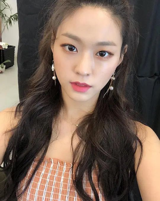 |她被誉为“宅男炸弹”，曾因肥胖遭到群嘲，就连吃口炸鸡也被训斥