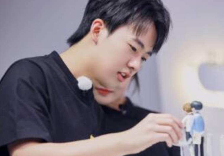 郭麒麟|孙卓买家养姐晒弟弟青涩照，长相清秀似郭麒麟，有网友给介绍对象