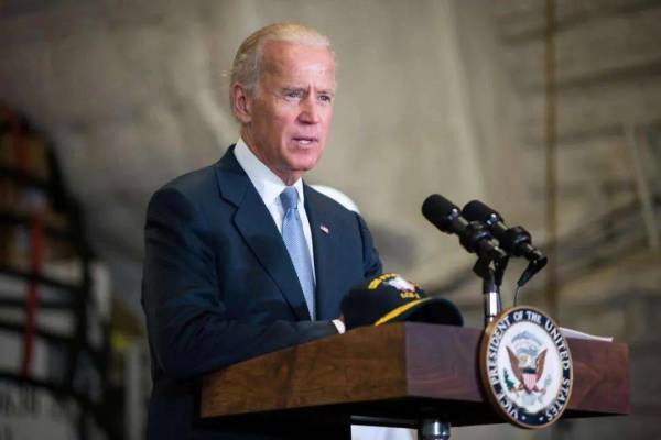 小朱聊育儿|60多万人死亡!美国新冠内幕揭露,美专家一针见血,拜登要头疼了