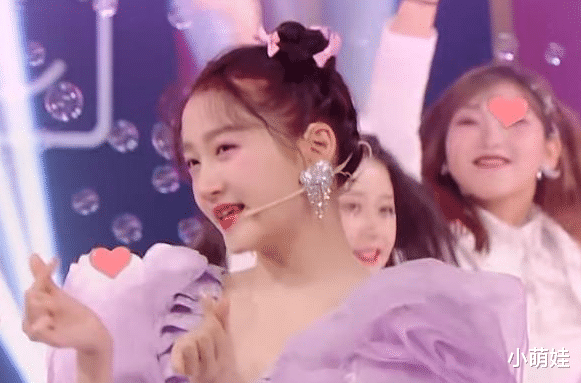 吉娜·爱丽丝|关晓彤穿5cm上衣跳舞，当她转身露出后背，难怪宋亚轩羞到耳朵红