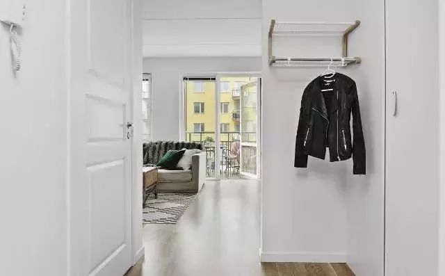 装修时尚家 妹妹不谈恋爱,硬是要买50平的小户型,一看阳台明白了!