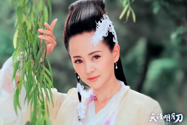 天涯明月刀|还记得《天涯明月刀》的明月心吗？《司藤》里演大妈，毫无违和感