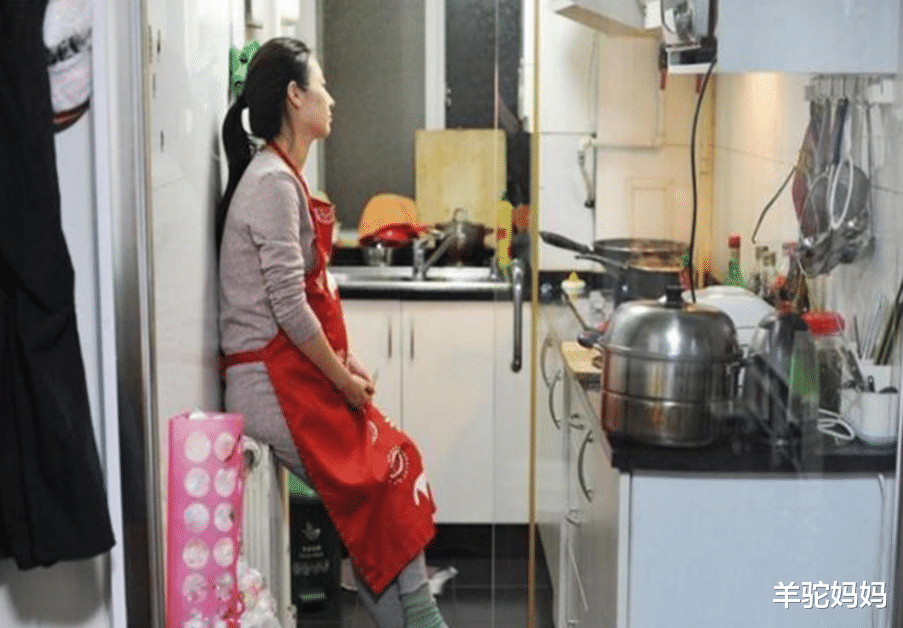 怀孕|同龄闺蜜，一个25岁生娃一个35岁生娃，10年后再见互相认不出