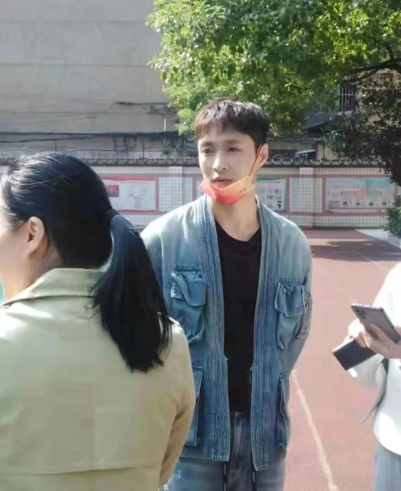 张艺兴|网友长沙偶遇张艺兴？本人被赞又高又帅，造型呆萌可爱显乖巧