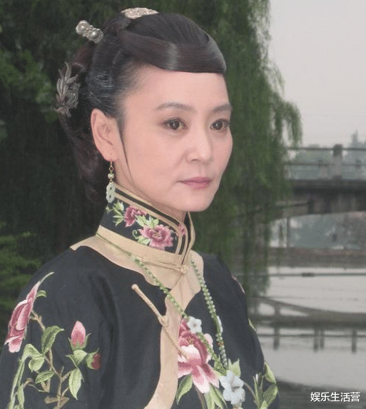 刘雪华|刘雪华送拉宏贝贝礼物，自己却泪流不止，网友：父母在，家就在