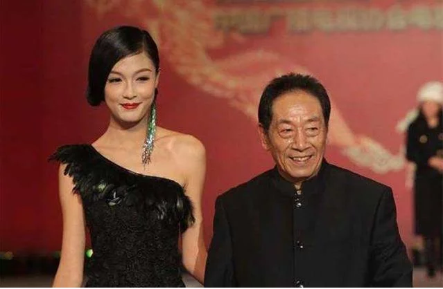 王奎荣|36岁女星嫁73岁老戏骨，生下二子，自己浓妆艳抹，丈夫满脸沧桑