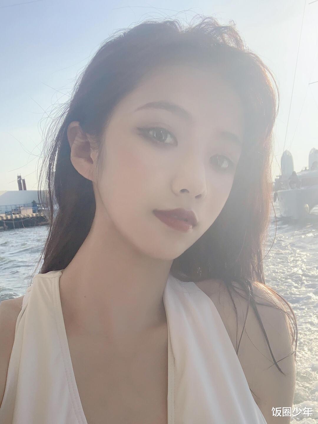 小姐姐|游艇上白色泳装小姐姐太赞了，高贵冷艳优雅迷人精致绝了绝了