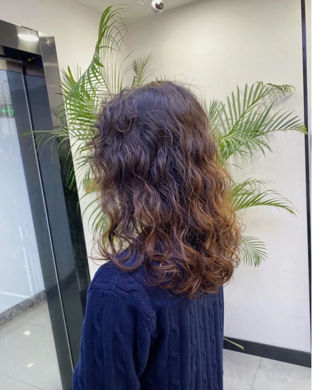 发型|2022发型怎么整？烫卷卷最洋气，好处多多不要错过