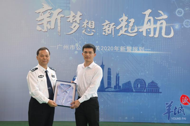 羊城派 情侣档、博士后……广州公安707名新警,今晨报到!
