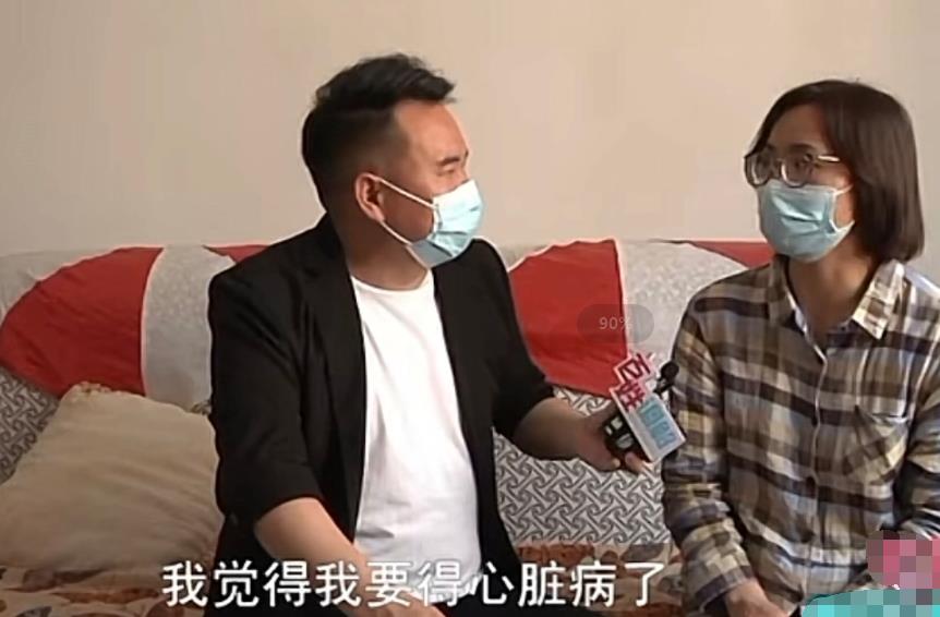 儿子做饭父亲监视:燃气只能开45度角,马桶不让用 儿子:像蹲监狱