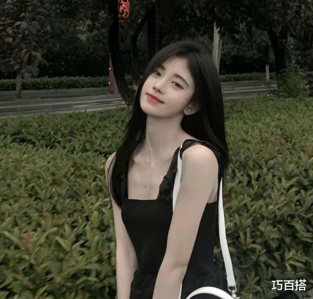 巧百搭|鞠婧祎这也太会穿了,黑色贝雷帽+短开衫,显高又气质