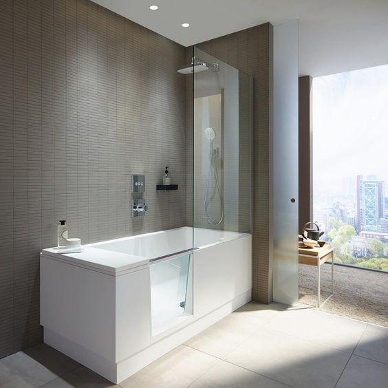 国外卫生间设计又火了,浴缸侧面裁个口装扇玻璃门,有颜又有品