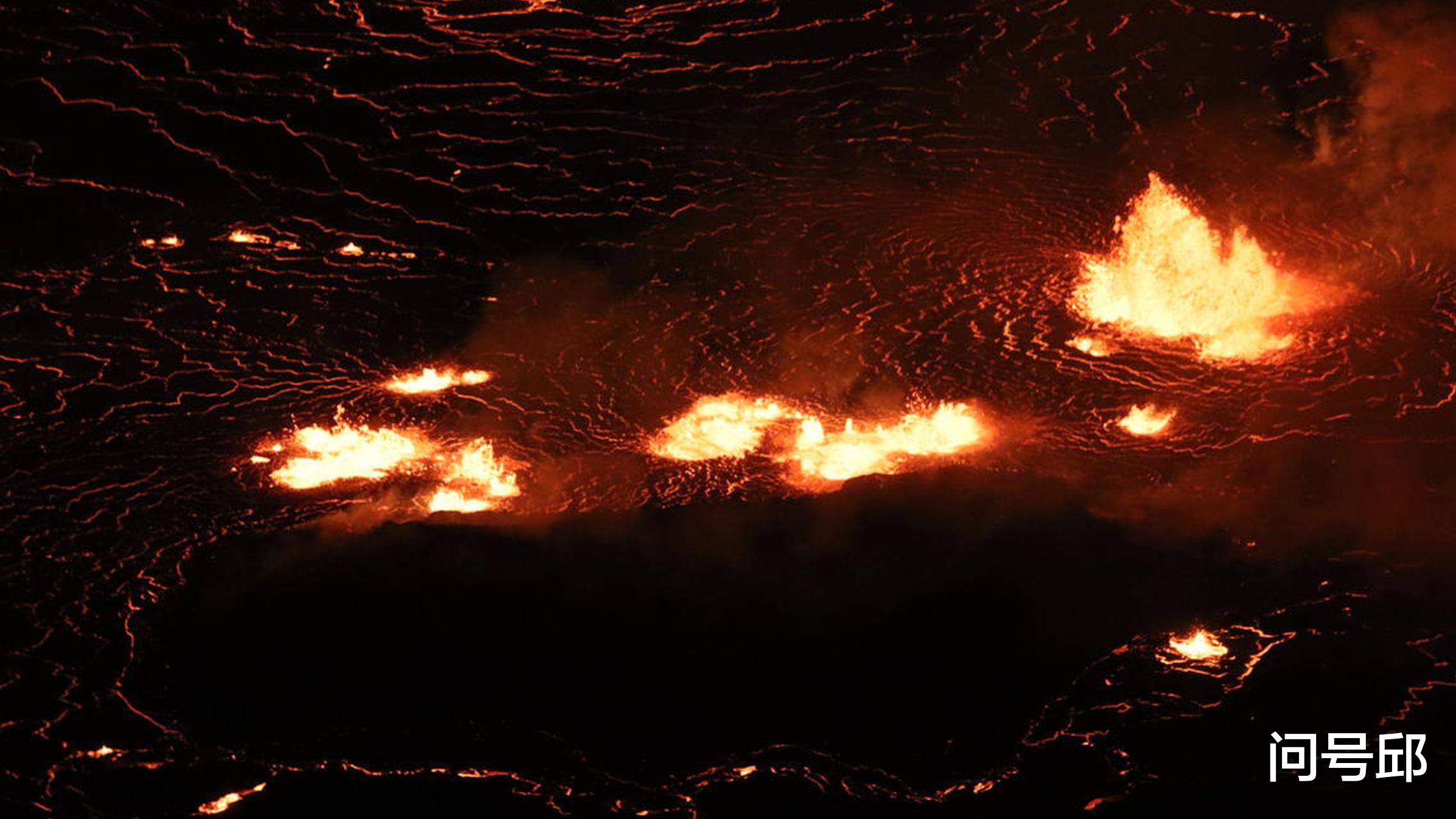 基拉韦厄火山 基拉韦厄火山喷发的熔岩，将“火山毛”喷射到夏威夷的天空中