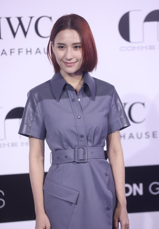 BiuFashion 何超莲不愧是富家千金，穿衣打扮真挺高级，简单的裙装也有女人味