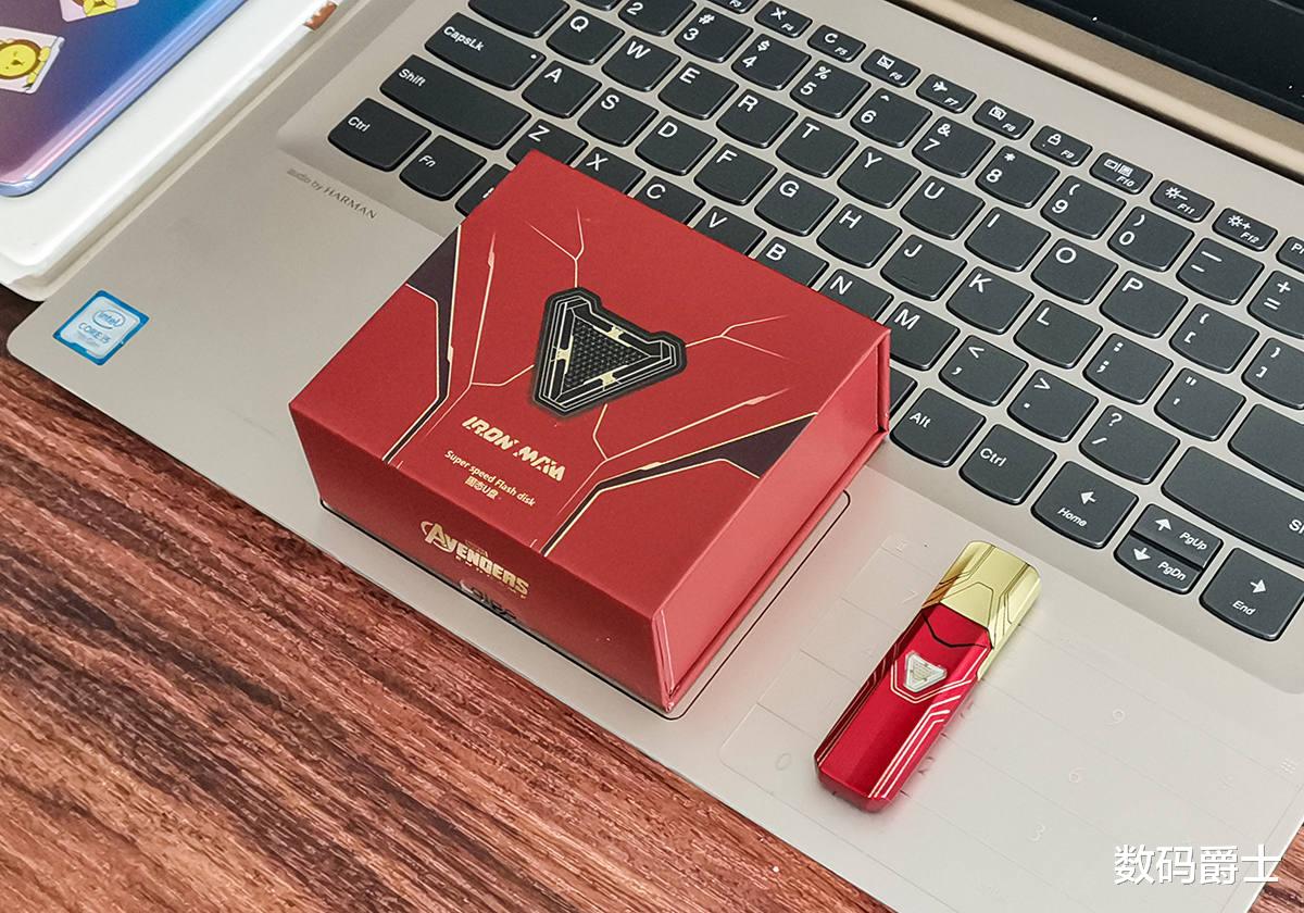 钢铁侠|你用过USSD固态U盘吗，比普通U盘快五倍，外形神似钢铁侠