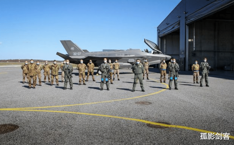 F-35|继“出云”号后，能起降五代机的航母又多了一艘，不过吨位太小