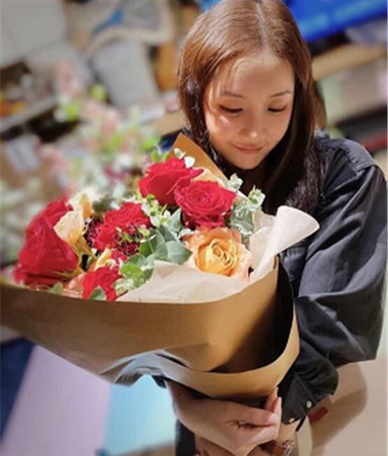 高圆圆|知名男星晒照官宣妻子怀二胎，他曾风靡全球，江宏杰等人送祝福