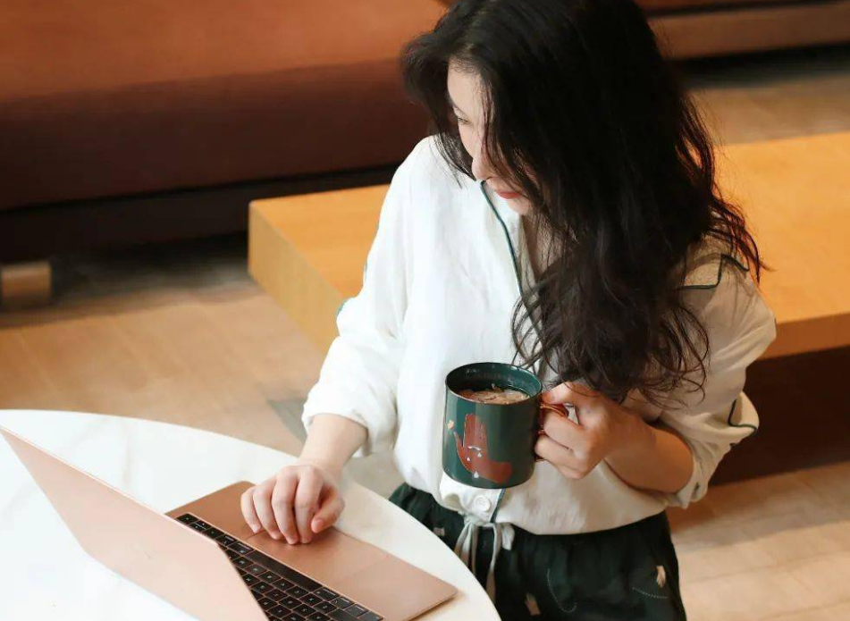 95后女孩打工十年买房,装修公司“踏破门槛”,女孩:不嫌弃